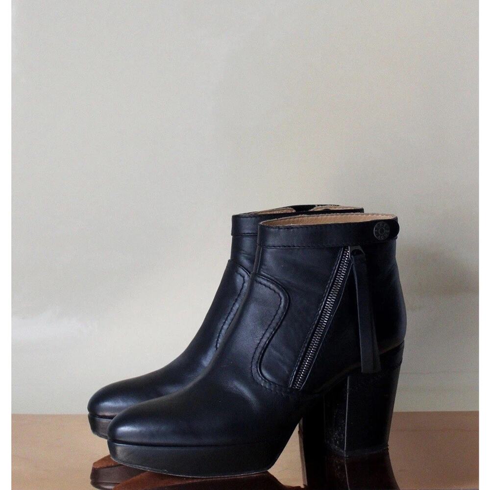 Acne Studios Black Leather Track Boots 9/39